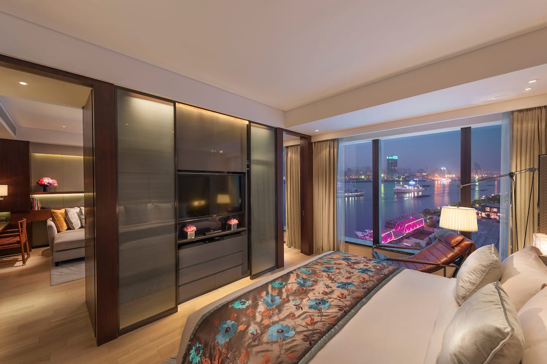 shanghai-apartment-1bed-harbour-view-bedroom.jpg